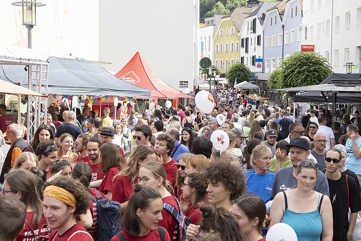 Menschenmenge am Fest