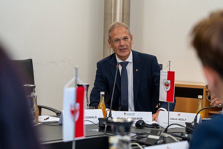 © Tiroler Landtag/Oswald Univ.-Prof. Walter Obwexer referierte über den rechtlichen Rahmen unterschiedlicher Reformschritte.