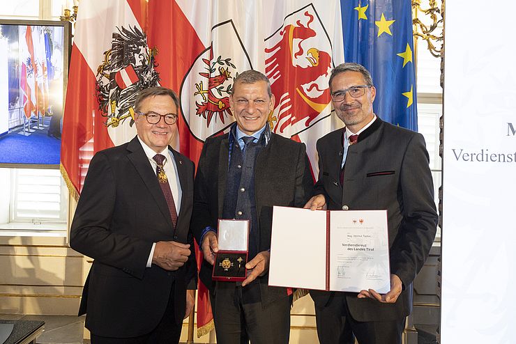 Helmut Tomac erhielt das Verdienstkreuz für die Verdienste um das Sicherheitswesen in Tirol. 
