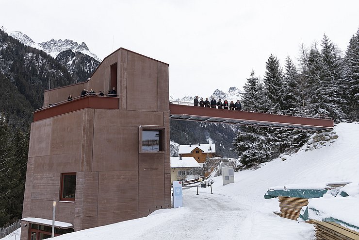 Außenaufnahme vom Gebäude des Steinbockzentrums