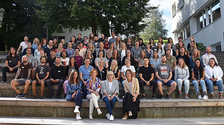 Gruppenfoto mit allen SCHUSO-MitarbeiterInnen