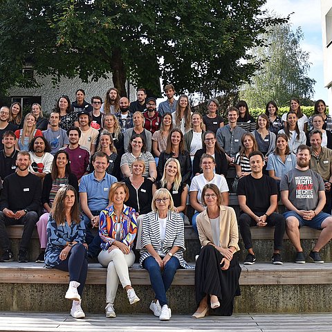 Gruppenfoto mit allen SCHUSO-MitarbeiterInnen