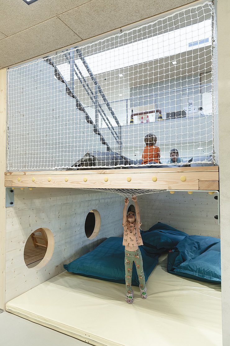 Spielbereich unter Stiege