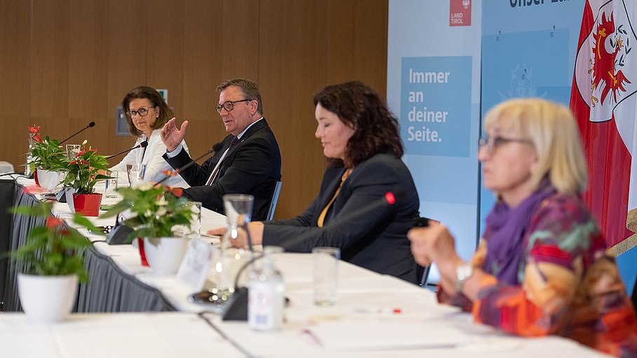 © Land Tirol / Berger Wirtschafts- und Arbeitsmarktpaket für Tirol