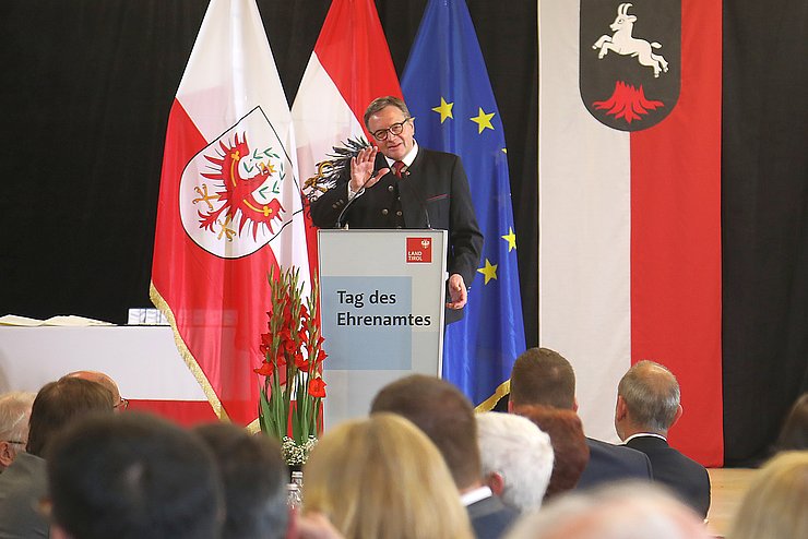 LH Günther Platter bei seiner Festrede: "Ohne ihren Einsatz würde vieles nicht so funktionieren, wie wir es gewohnt sind."