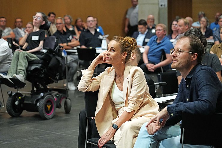LRin Pawlata sitzt im Saal