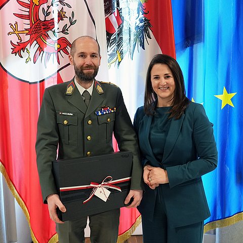 � Land Tirol/Pölzl LH Mattle und LRin Mair: „Sicherheit in Tirol funktioniert dank Spezialisten und dem Ehrenamt“