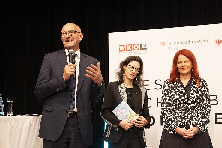 „Unsere Volksschülerinnen und Volksschüler haben beim Geschichtenwettbewerb bewiesen, dass sie voller Fantasie und Einfallsreichtum stecken“, erklärt der Landeshauptmann.