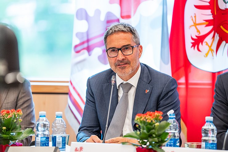 © Land Tirol/Fitsch LH Kompatscher beim Sprechen