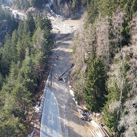 Foto der beschädigten B 171 Tiroler Straße 