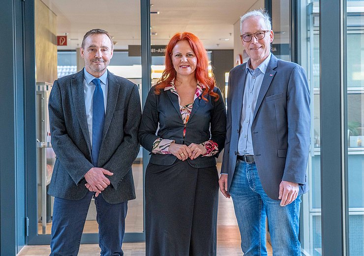 Stellten den Regionalen Strukturplan Gesundheit (RSG) 2030 vor (v. l.): Gerhard Fülöp (Gesundheit Österreich GmbH), Gesundheitslandesrätin Cornelia Hagele und Bernhard Achatz (LSA-Vorsitzender ÖGK in Tirol). 