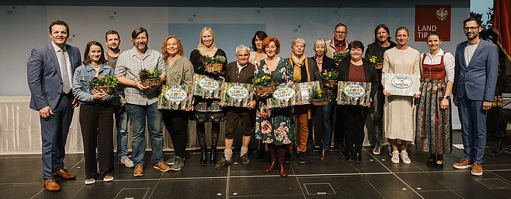 Die Ausgezeichneten aus dem Bezirk Kitzbühel sind zu sehen.
