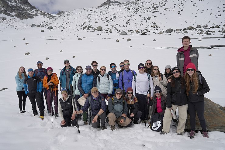 Gruppe im Schnee