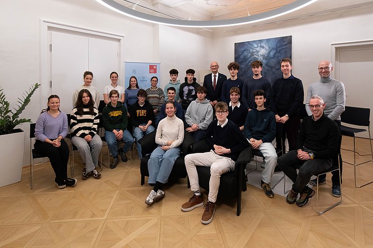 © Land Tirol/Jovanovic mehrere Menschen posieren für ein Gruppenfoto