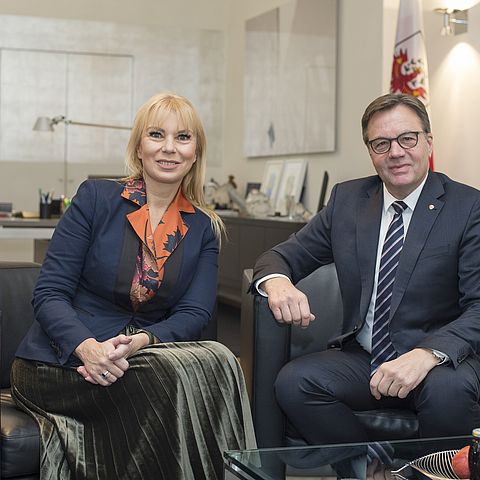 EU-Kommissarin Elzbieta Bienkowska und LH Günther Platter führten im Vorfeld der Tourismuskonferenz ein Vier-Augen-Gespräch.