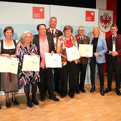 Gruppenfoto der Geehrten der Gemeinde Zirl.