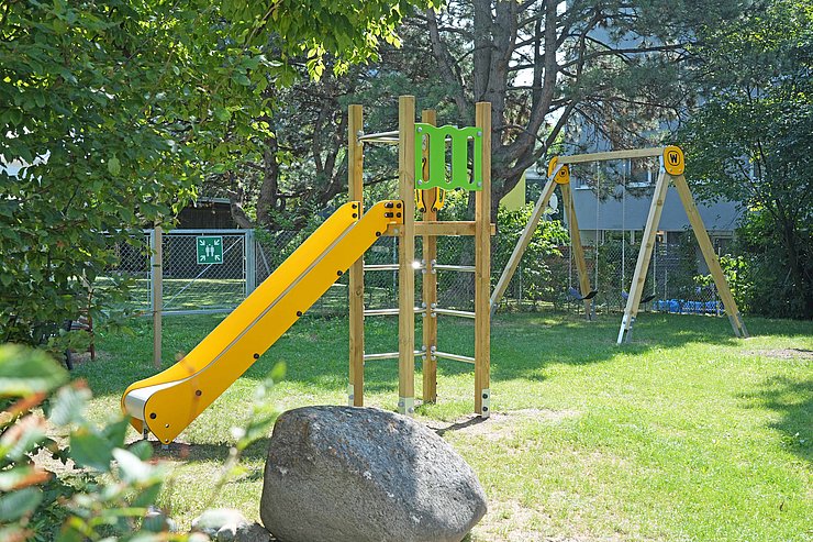 Garten mit Rutsche