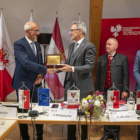 Tirol übernimmt Euregio-Präsidentschaft