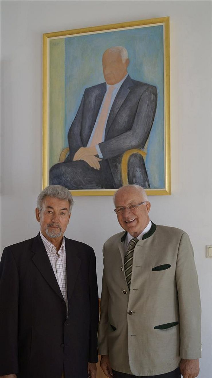 Prof. Walter Nagl und LTP van Staa vor dem neuen Porträt