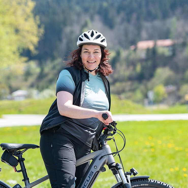 Mobilitätslandesrätin Ingrid Felipe mit Fahrrad