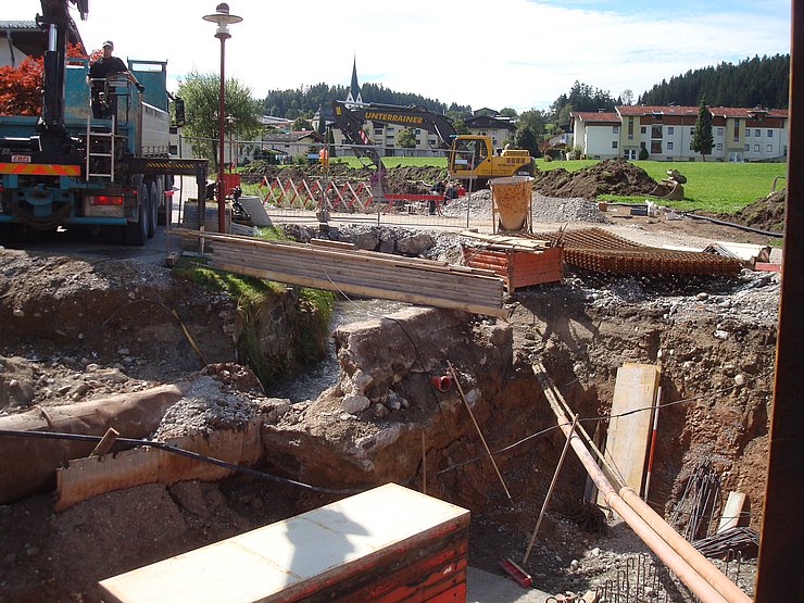 Umlegungsarbeiten Leitungen, Schalungsarbeiten Kastendurchlass - 15. September 2010