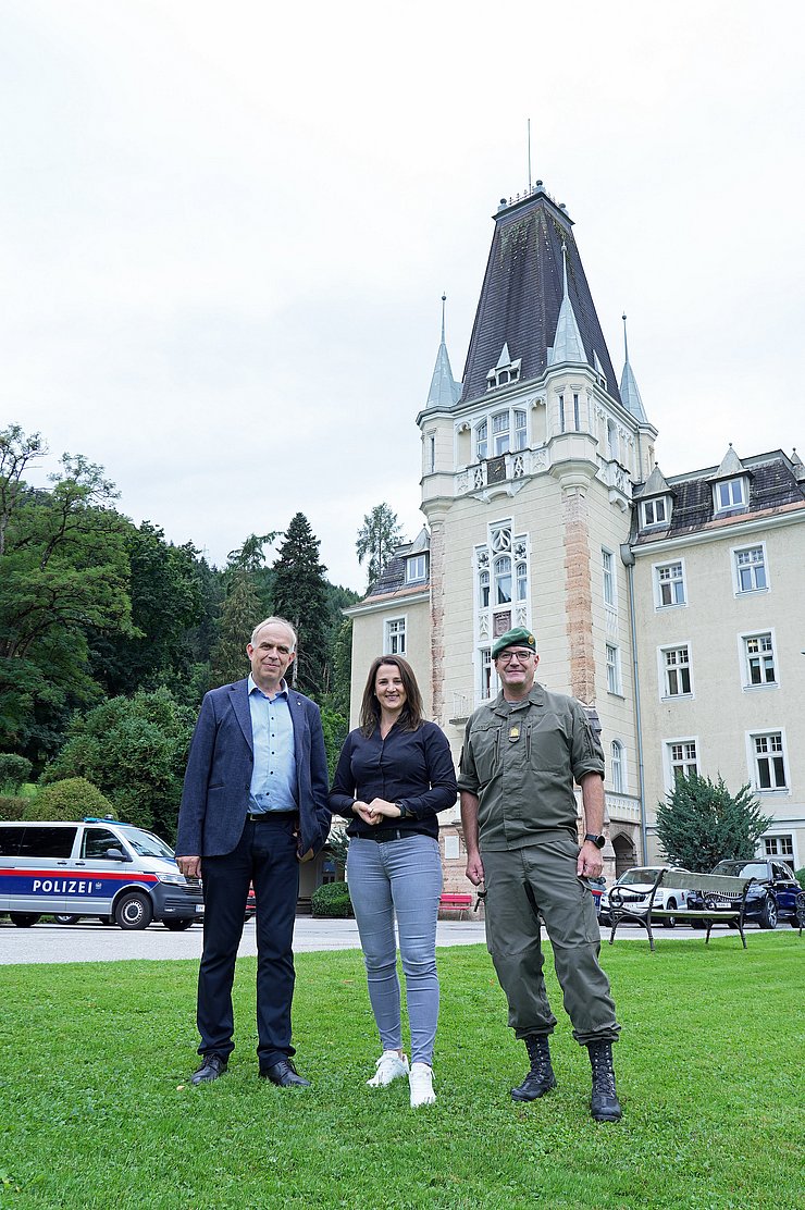 Gruppenfoto vor dem Schloss