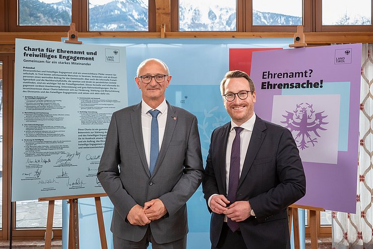 LH Anton Mattle und LHStv Philip Wohlgemuth freuten sich über das heutige starke Bekenntnis zur Bedeutung des Ehrenamts in Tirol.