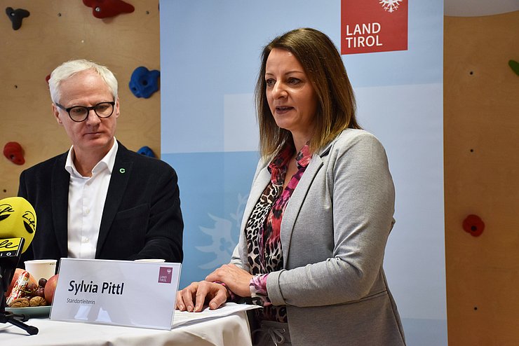 Standortleiterin Pittl beim Sprechen