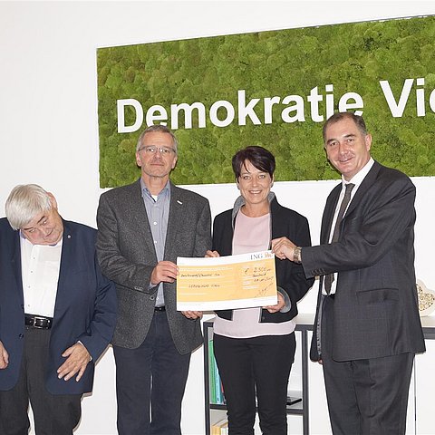 v.l. Vereinskassier Peter Weynand, Präsident Patrick Heinen, Landtagspräsidentin Sonja Ledl-Rossmann und Vereinsmanager der Lebenshilfe Tirol Wilfried Pleger