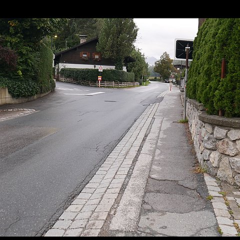 Die dringend notwendige Neugestaltung der Ortsdurchfahrt von Mutters erfordert spezielle Verkehrsmaßnahmen während der Bauzeit.