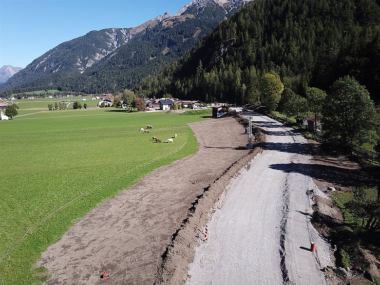 Erdbau Frostkoffer Fahrbahn Gehweg und Böschungen