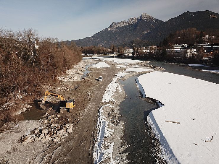 Die alten Buhnen oberhalb der Lechaschauer Brücke werden saniert (Foto vom 27.01.2020 – Bauabschnitt 2)