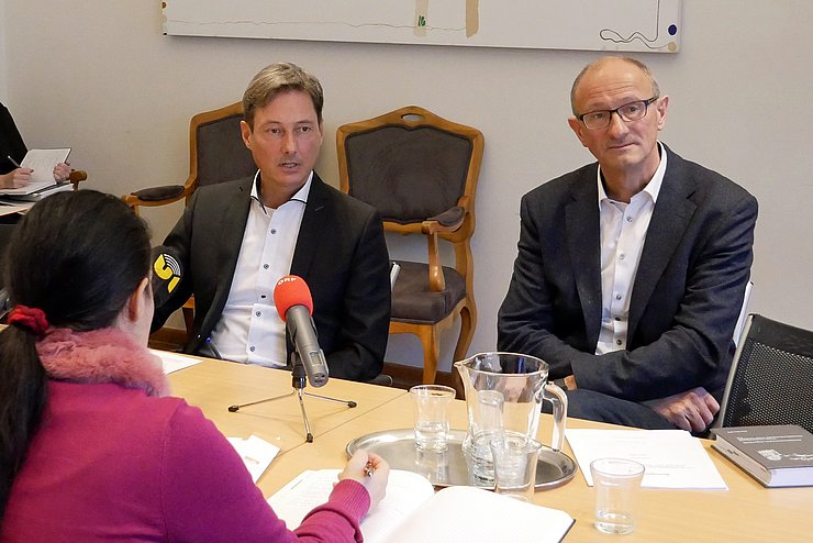 Gutachtenersteller Arno Kahl (li.) und Ausschussvorsitzender Toni Mattle.