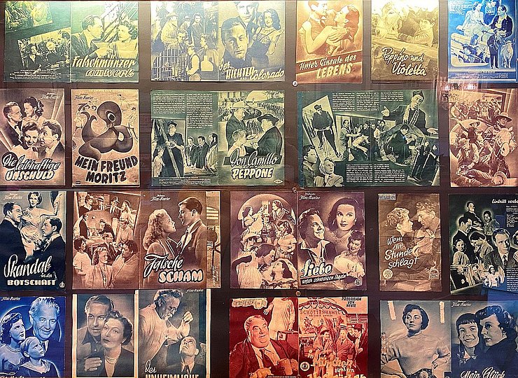 Ausstellungsobjekte im Museum "Foto-Film-Kino. Nostalgieschauraum Sillina" in Sillian.