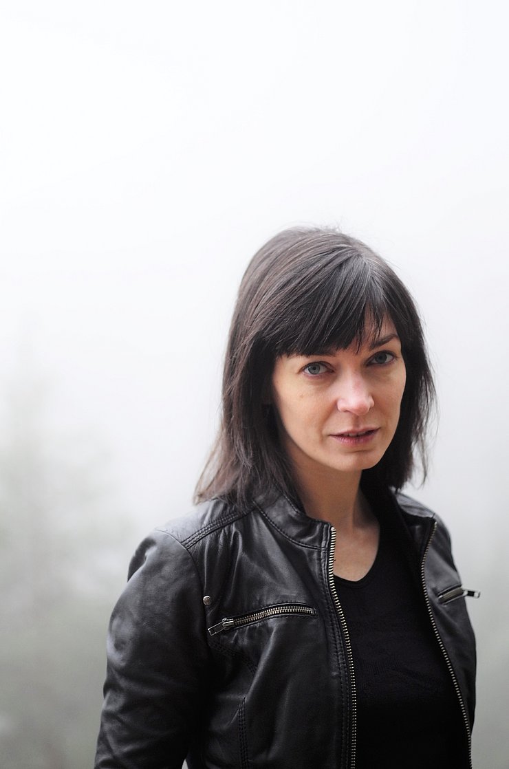 Portrait einer dunkelhaarigen Frau