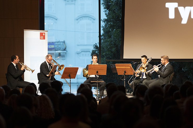 Ensemble auf der Bühne im Haus der Musik.