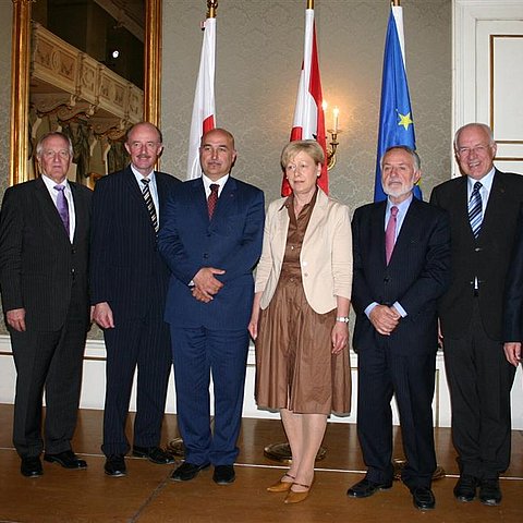 (v.l.): Die Präsidenten Ernest Benach (Katalanien), Peter Straub (Baden Württemberg), Gebhard Halder (Vorarlberg), Marino Finozzi (Venetien), Angela Orthner (Oberösterreich), Francisco Celdran (Murcia), Herwig van Staa und Jose Mendonca (Madeira) bei der 