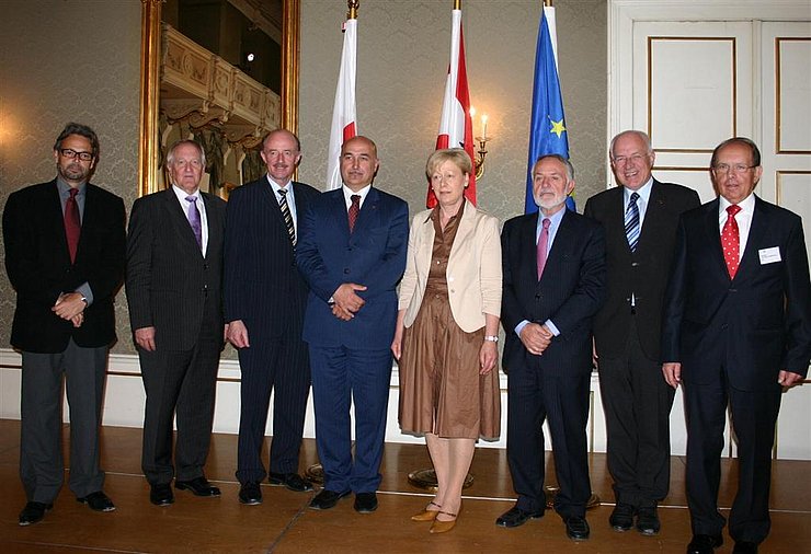 (v.l.): Die Präsidenten Ernest Benach (Katalanien), Peter Straub (Baden Württemberg), Gebhard Halder (Vorarlberg), Marino Finozzi (Venetien), Angela Orthner (Oberösterreich), Francisco Celdran (Murcia), Herwig van Staa und Jose Mendonca (Madeira) bei der 