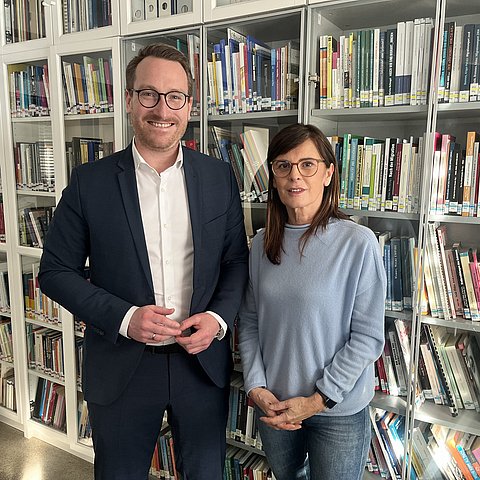 Landeshauptmannstellvertreter Wohlgemuth mit der Geschäftsführerin im Zentrum für Integration Migration und Teilhabe