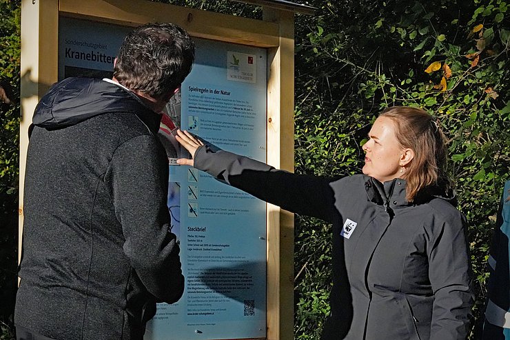 © Land Tirol/Trenker Götsch und Zumtobel vor Tafel
