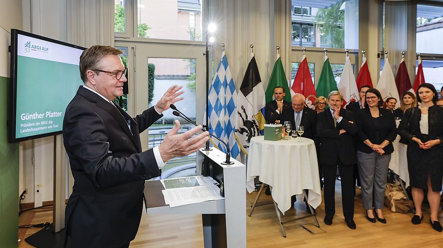 © Land Tirol/Germani ARGE ALP in Brüssel.
